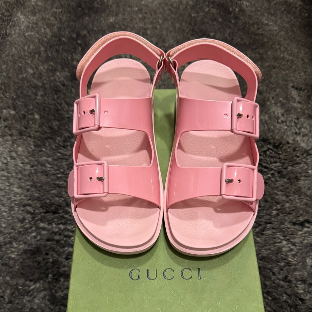 Gucci Isla logo embossed rubber sandals